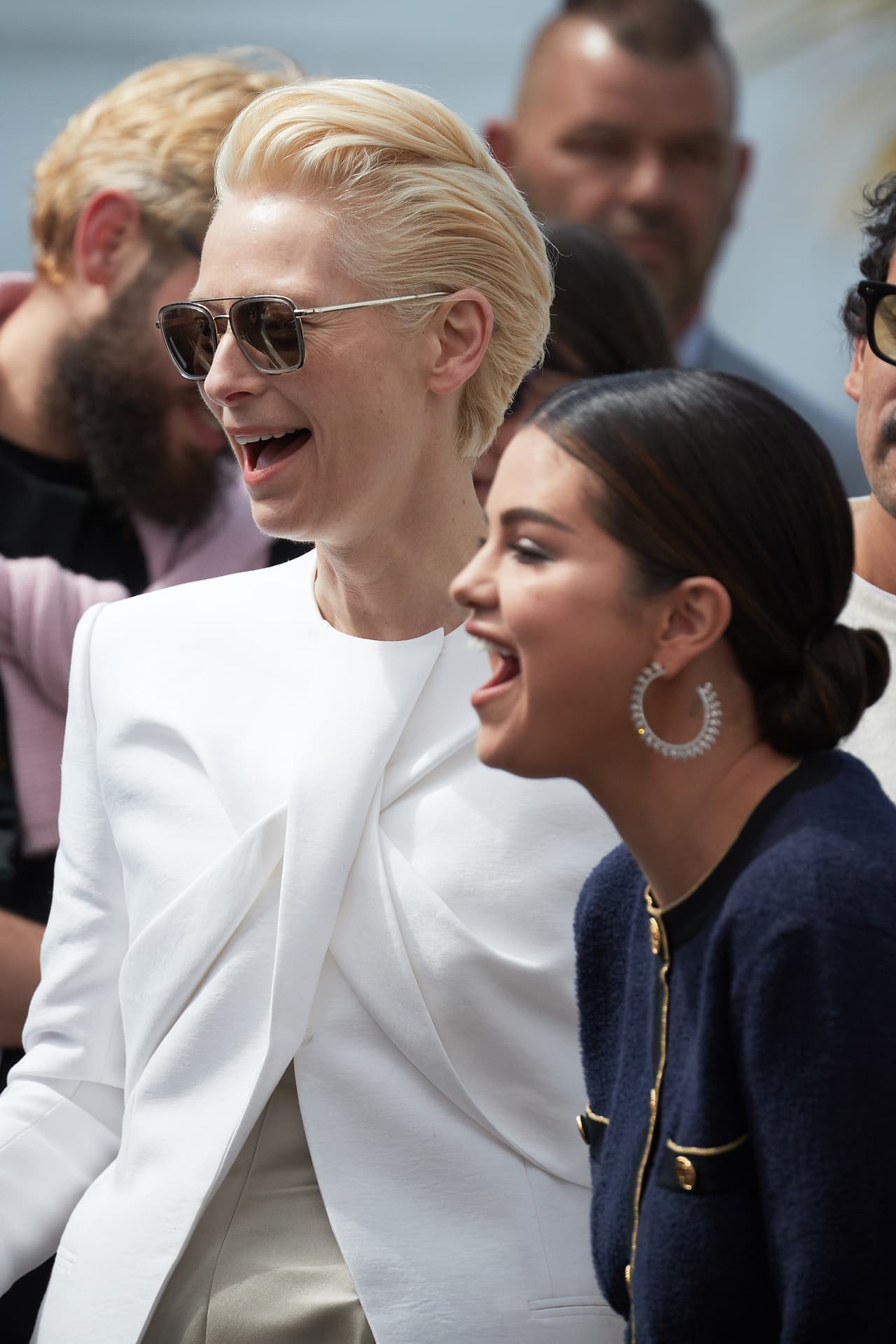 Su personaje resulta contrario a su realidad, pues Selena Gómez aboga por tomar descansos de las redes sociales, lo que ella ha hecho, y también por publicar 
<b>fotos y mensajes que tengan una intención positiva</b>.