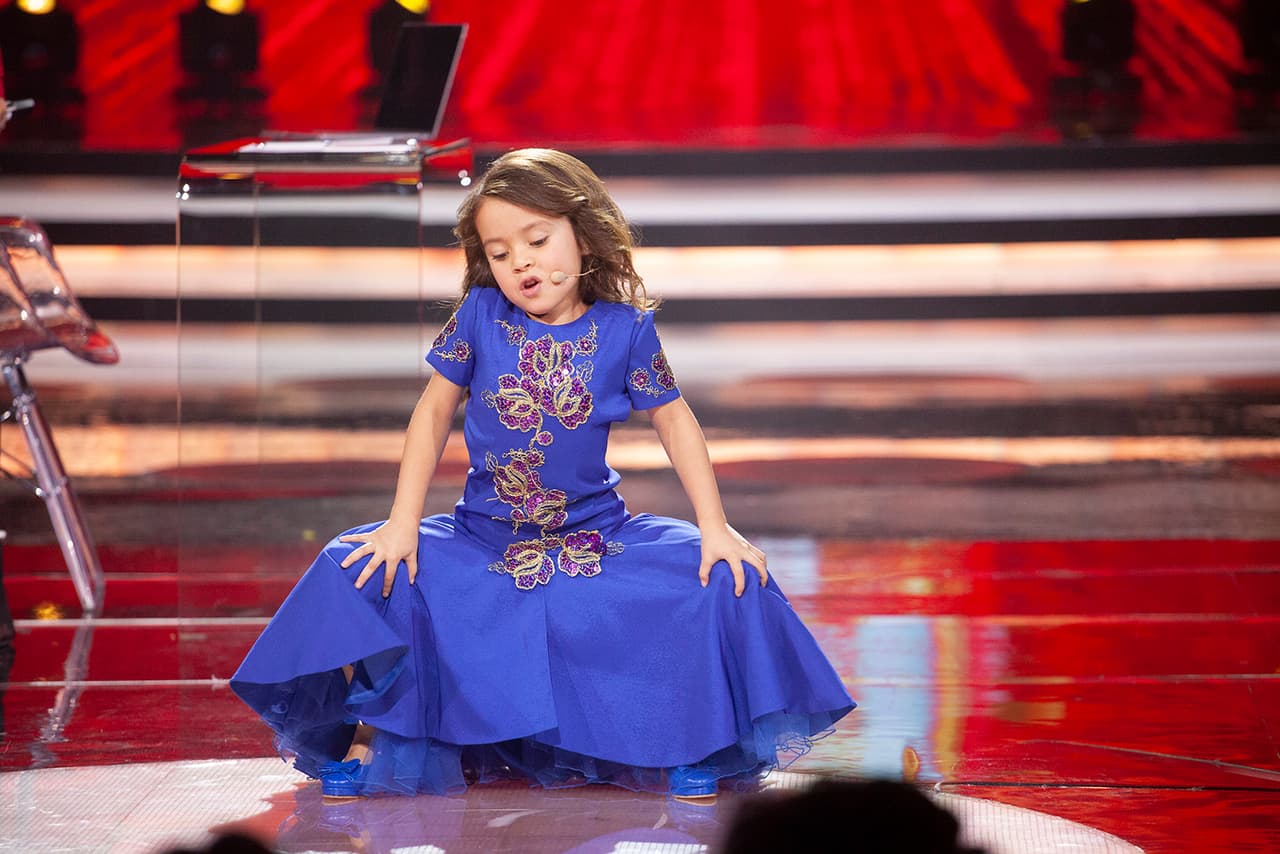 En seguida la niña se plantó al centro de la pista y solicitó: "Échenme la musica, la de Taki Taki". Al verla bailar todos se quedaron estupefactos.
