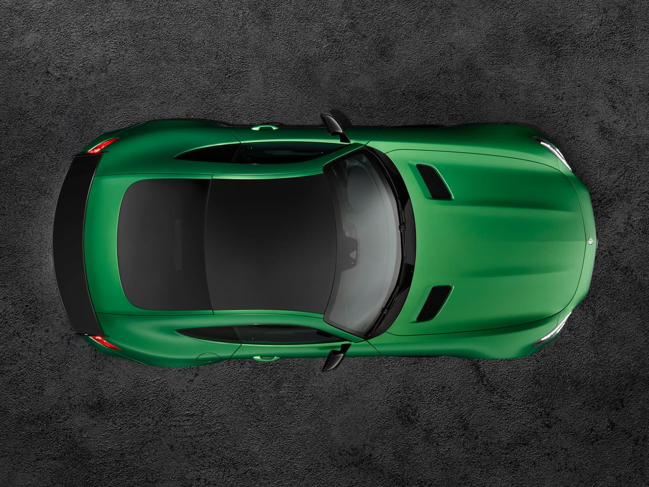 El Mercedes-AMG GT R presenta un aspecto dinámico desde cualquier ángulo.