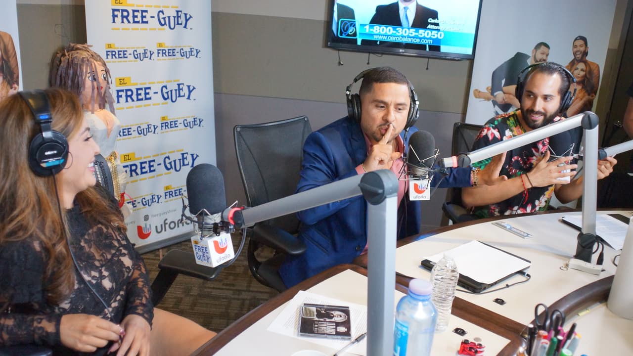 <b><a href="http://www.univision.com/temas/larry-hernandez">Larry Hernández</a></b> está de manteles largos con su nuevo disco 'Lo Blanco y Lo Negro de Mi Vida' y confesó que algunas de las canciones las escribió en la carcel.