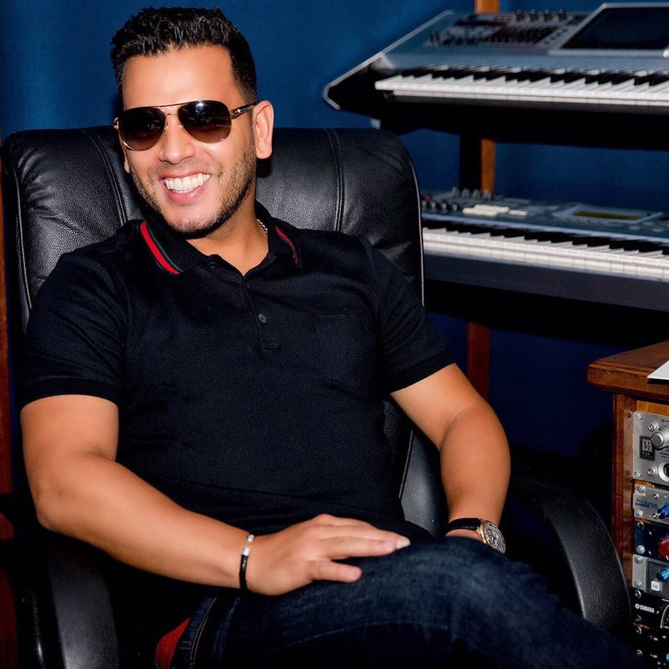 El cantante de “Llueve El Amor” le encanta compartir sus pensamientos y emociones en la red social Twitter. Presiona aquí para leer algunos de sus mensajes.