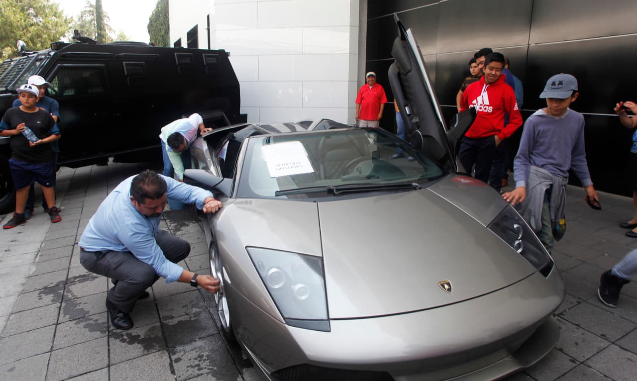 <b>Lamborghini Murcielago Roadster 2007</b>
<br>Precio original: US $350,000
<br>Precio de subasta: US $99,000 (MX $1,900,000)