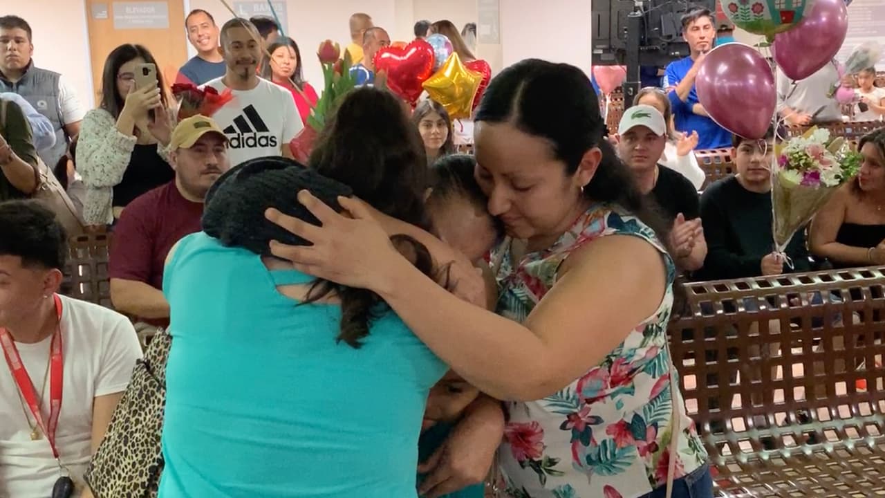 El proceso para obtener los pasaportes y las visas de turista tarda aproximadamente seis meses para después organizar los viajes de México hacia Estados Unidos.