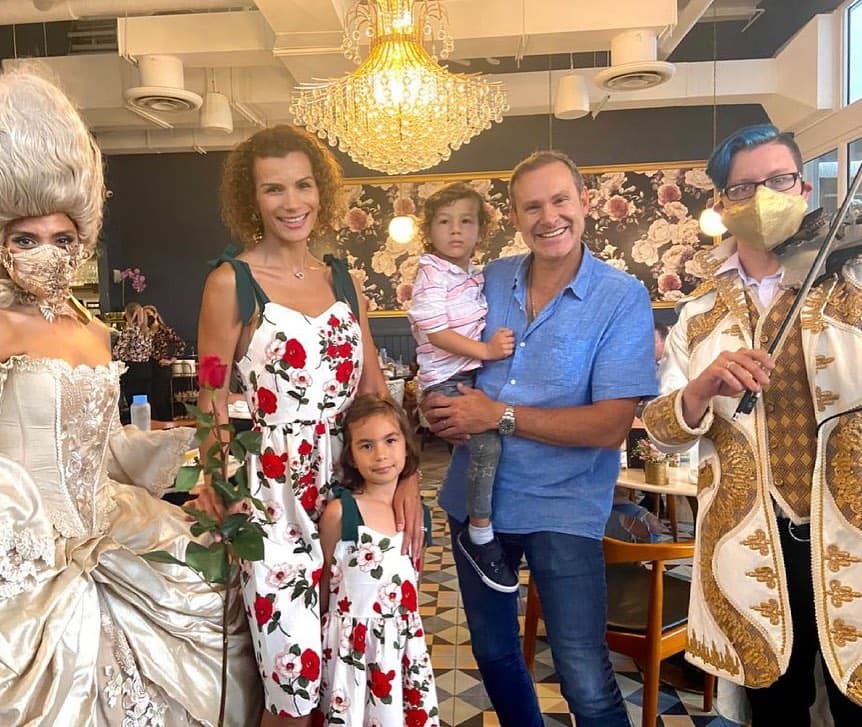 Alan Tacher ha formado una hermosa familia junto a Cristy Bernal. Michelle y Liam, los más pequeños de la casa, los motivan a dar su máximo cada día de su vida.