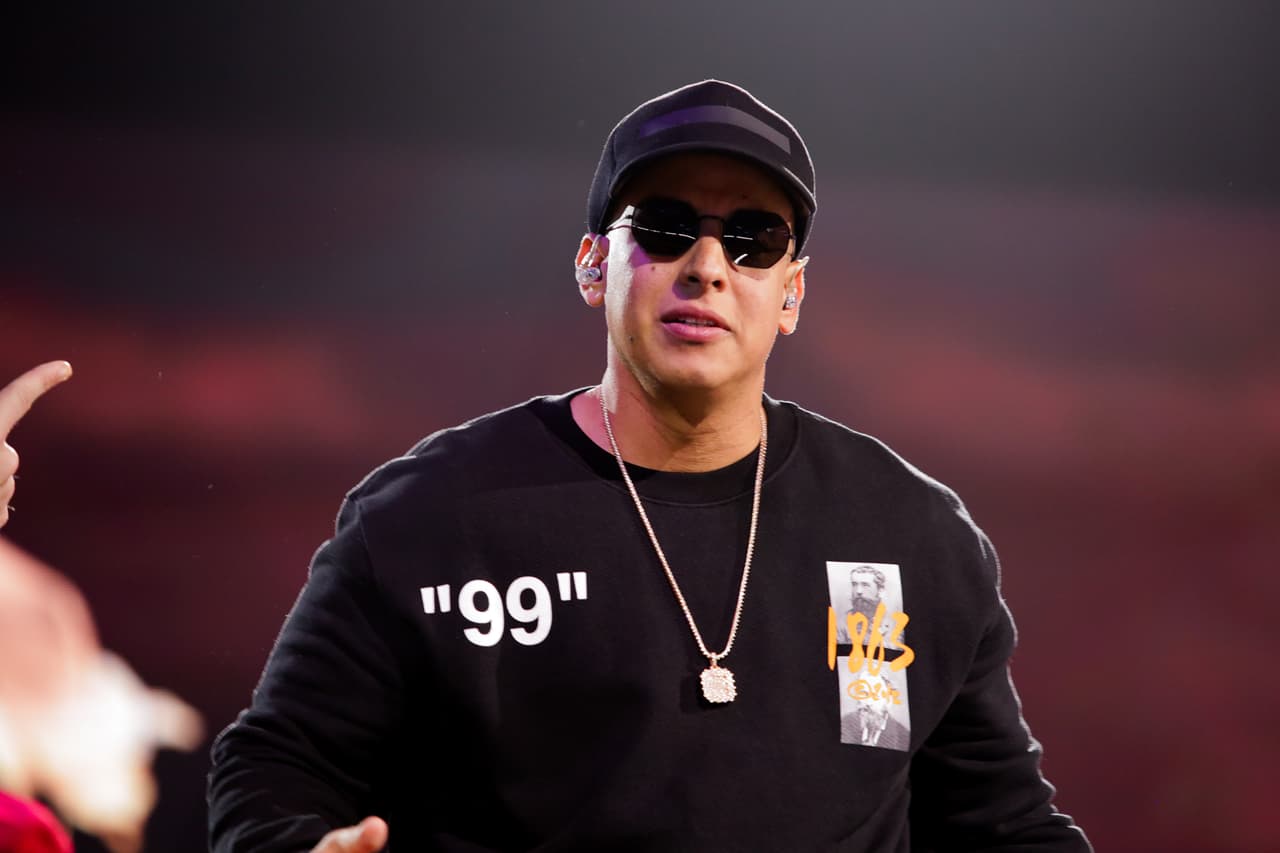 Estampada en el lado izquierdo de su pecho, la pieza tenía lo que para muchos era un acertijo: 
<b>el retrato de dos ancianos y una fecha: 1865.</b>