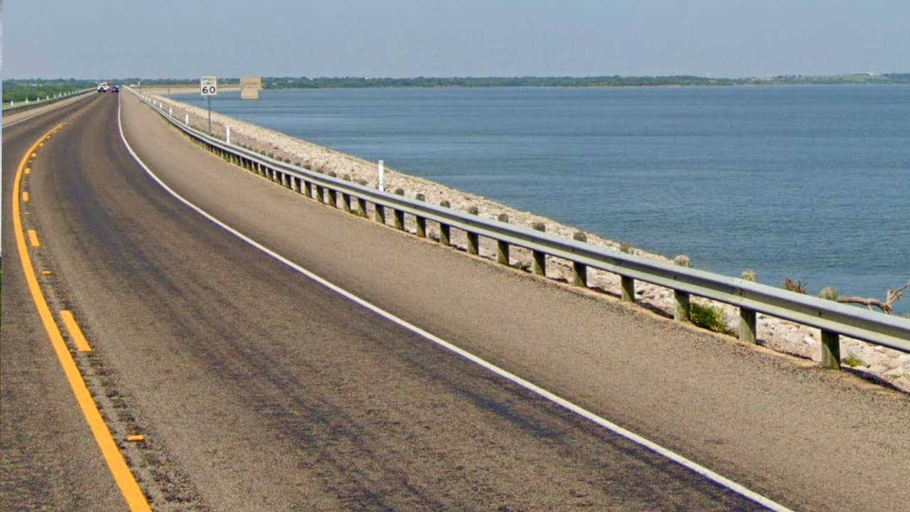 Entre sus actividades destaca la pesca en 29 mil acres del lago Ray Roberts. Cuenta con un corredor verde de 20 millas que corre hasta el lago Lago Lewisville.
<br>