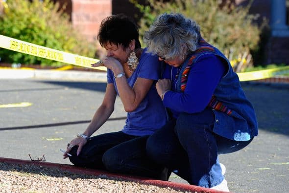 La recuperación de la mujer, sin embargo, ha sorprendido. Aunque esta semana aun no se conocieron detalles de las secuelas que pudo haber dejado la bala en el cerebro de Giffords, los médicos aseguraron que dio un gran paso en su recuperación, al abrir los ojos y mover piernas y brazos cuando se le pidió hacerlo.