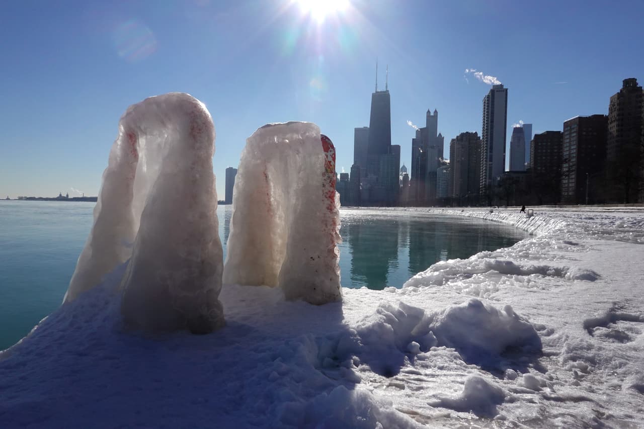 Actividades como palear nieve también pueden traer efectos contra la salud.
<a href="https://www.univision.com/local/chicago-wgbo/cuida-tu-salud-al-palear-la-nieve-video" target="_blank">Conozca cómo cuidarse. </a>