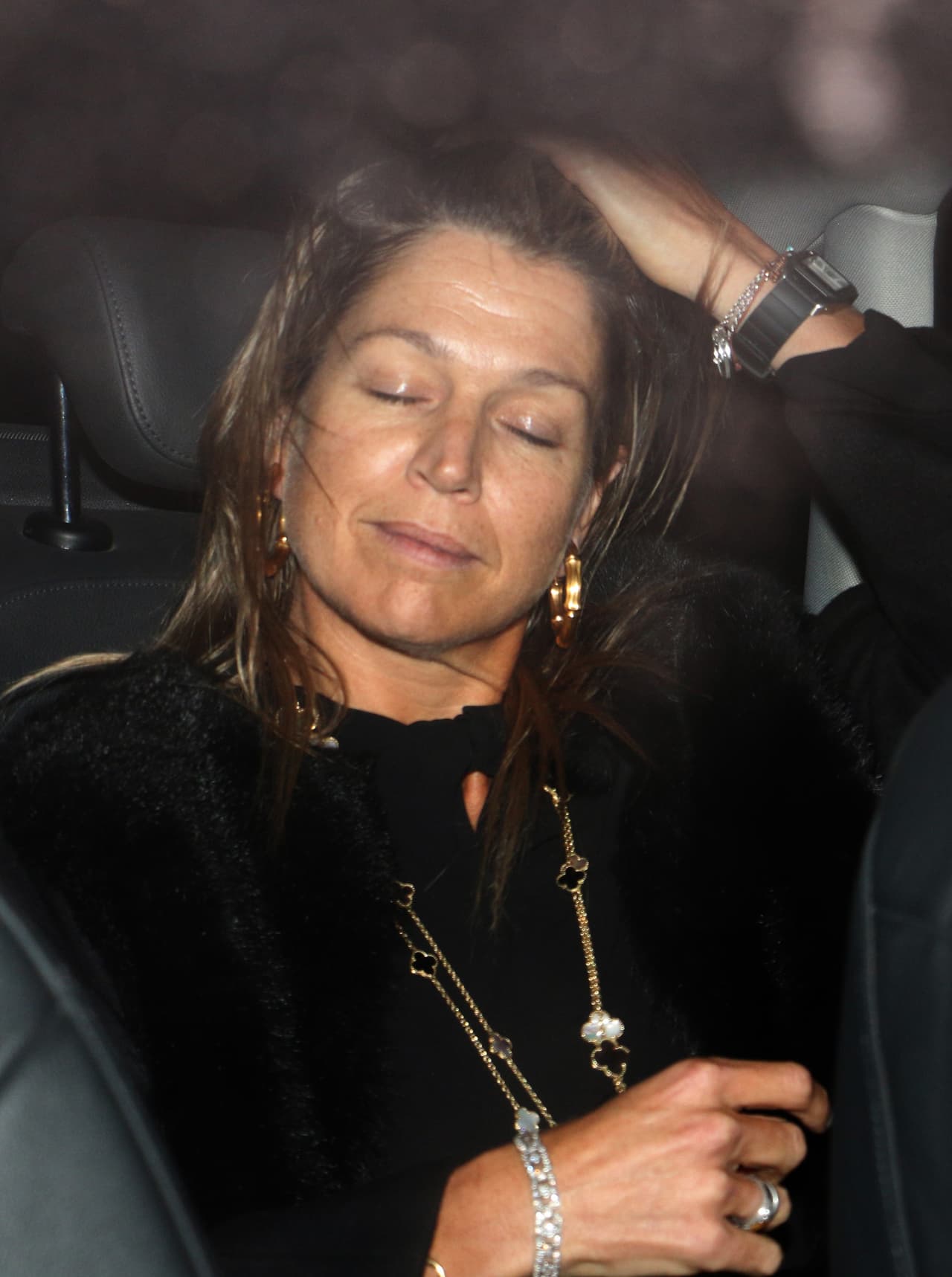 A pesar de que su papá tenía 89 años y hacía un tiempo combatía el cáncer (linfoma no Hodgkin), la reina Máxima de Holanda tenía esperanzas de que él pudiera superar la crisis de salud.