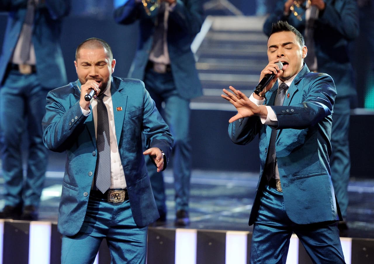 Sandra Itzel y Dayanna García piensan que en toda fiesta debe sonar la canción "El sinaloense" de La Banda El Recodo.