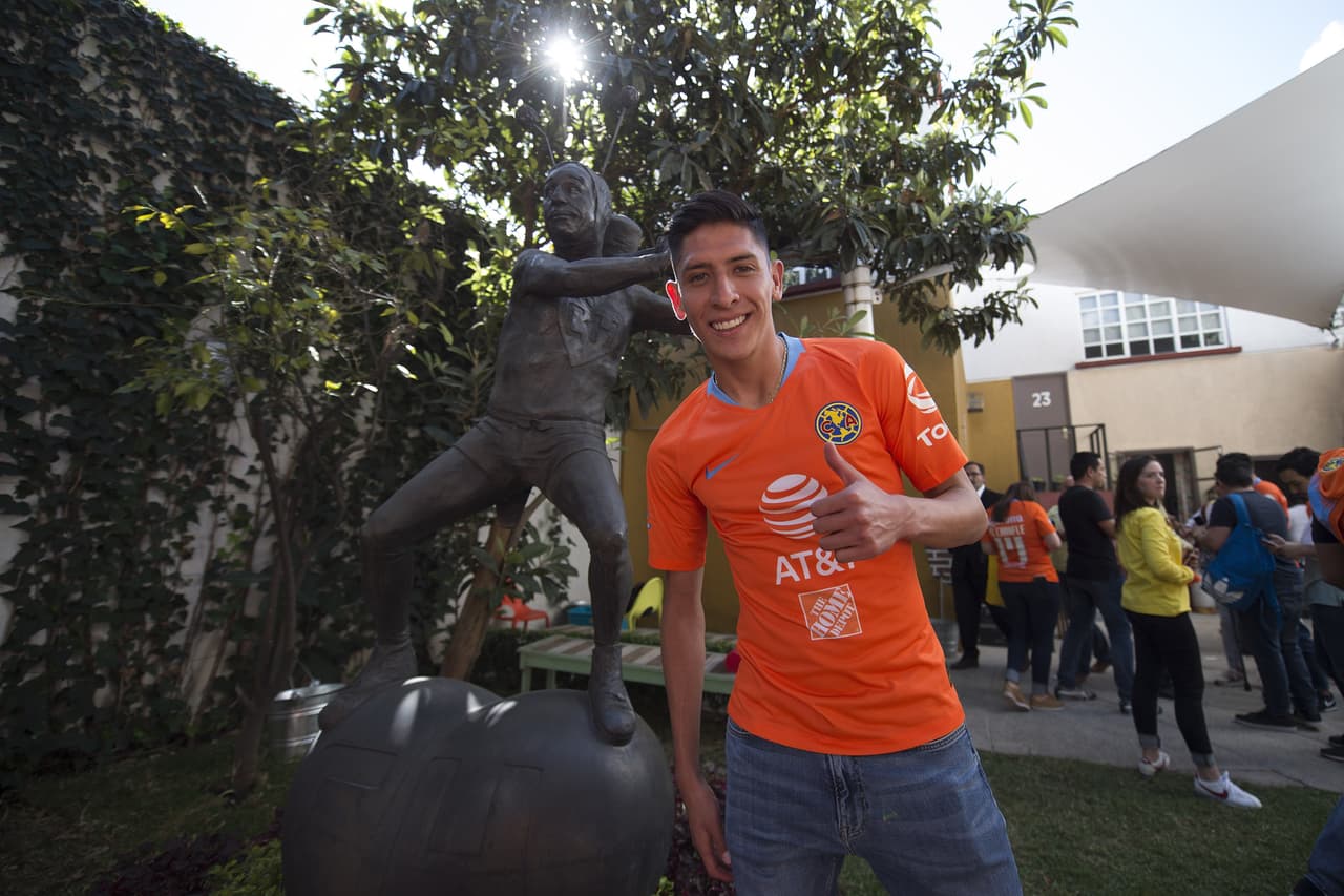 Estas son imágenes detrás de las cámaras en el evento de la foto oficial del Club America en las instalaciones de Grupo Chespirito en Ciudad de Mexico.