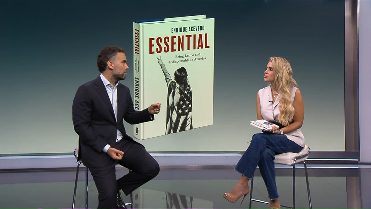 "Un libro que trata de explicar la identidad y pertenencia": Enrique Acevedo habla de 'Essential' y los latinos en EEUU