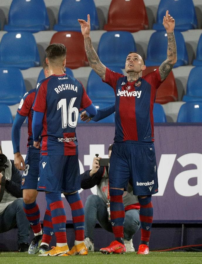 Athletic Club derrota, en tiempo extra, al Levante con un marcador de 2-1 y jugará la final de la Copa del Rey ante el Barcelona el 17 de abril en La Cartuja. Roger Martí anotó el primer tanto al minuto 17, pero Raúl García se encargó de igualar las cosas. Remiro, al minuto 112, le dio la victoria y el pase a su equipo a la grna final.