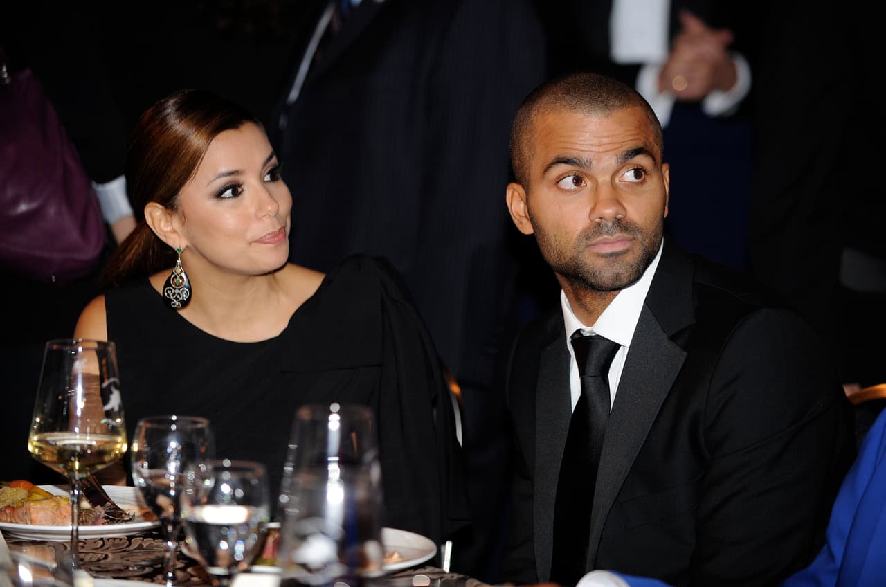 Tony Parker
<b> </b>engañó a Eva Longoria, con Erin Barry. La misma actriz encontró gran cantidad de mensajes comprometedores en el celular del exbasquetbolista y hasta allí llegó su matrimonio.