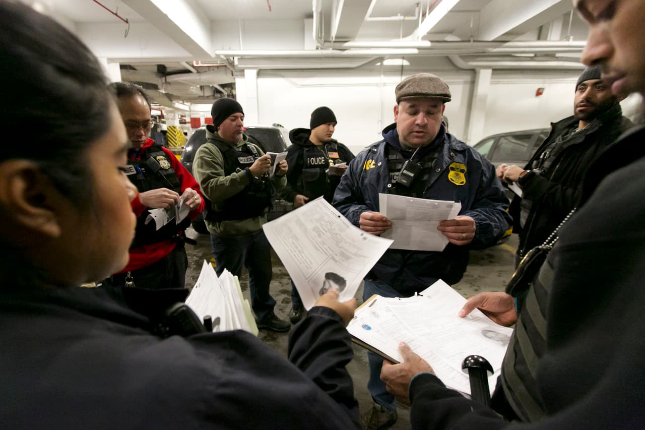 El servicio de inmigración otorga “discrecionalidad total” a sus agentes para denegar casos