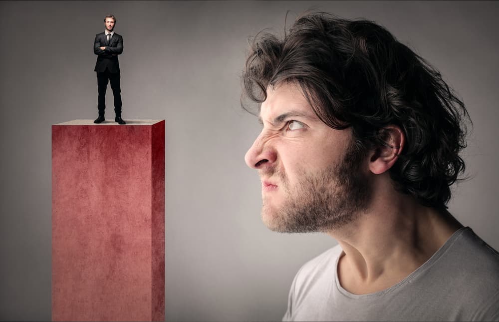 ¿Cómo protegerte? Básicamente la mejor protección que existe contra el llamado “mal de ojo” es tu propia mente. Como habrás visto el “ojeo” es más bien una sugestión que funciona solamente cuando se cree en ella, como la mayoría de los llamados hechizos, encantamientos y cosas por el estilo.