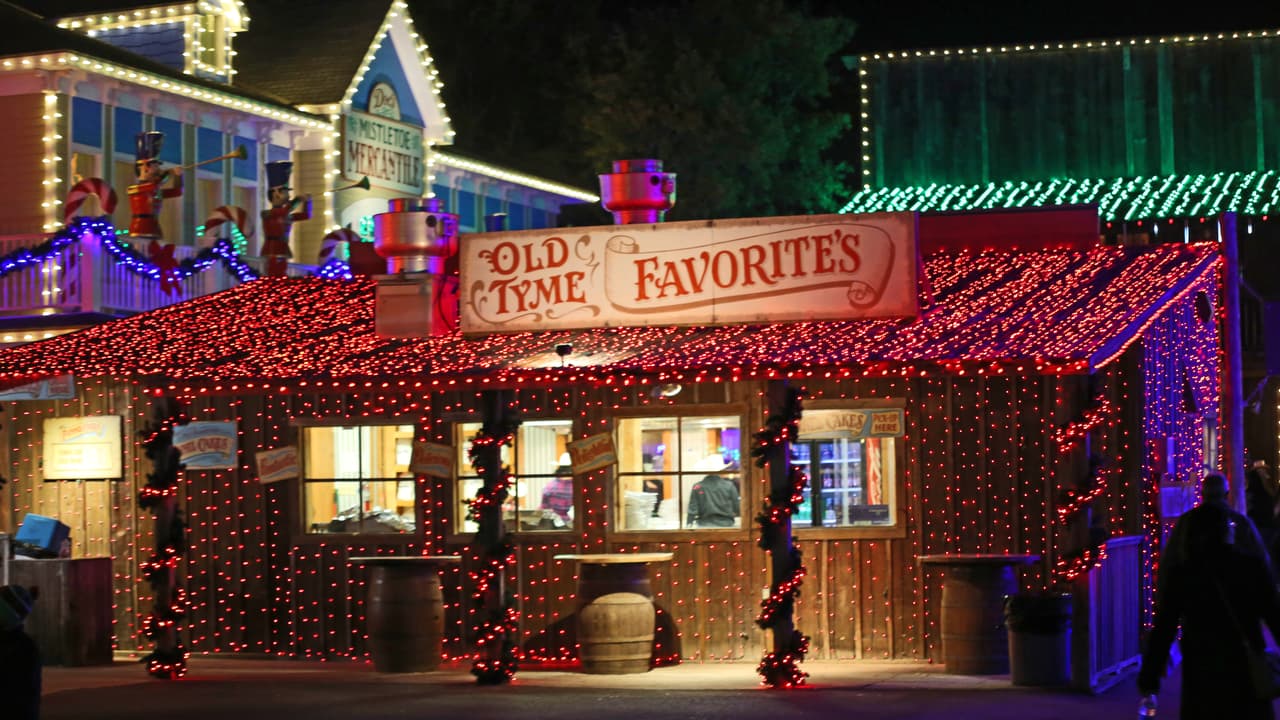 Este pueblo de Papá Noel fue construido a semejanza de un poblado fantasma del oeste de Texas, pero con decoraciones navideñas por doquier. Si se te antoja un pastelillo, con una bebida caliente, en este negocio lo puedes conseguir.