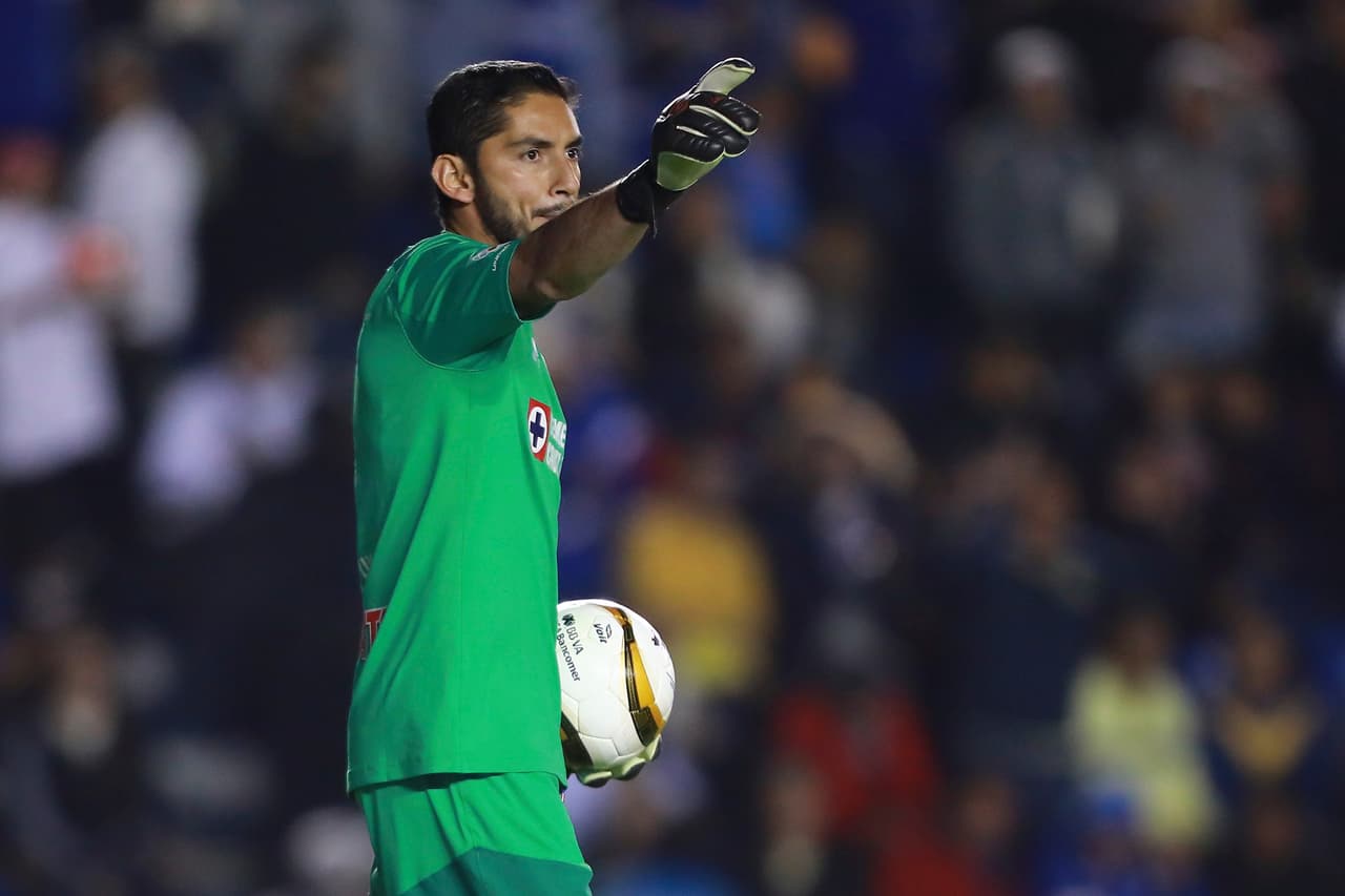 Se iría a Chivas, luego de varios años con La Máquina, siempre y cuando Rodolfo Cota se vaya del Rebaño Sagrado.