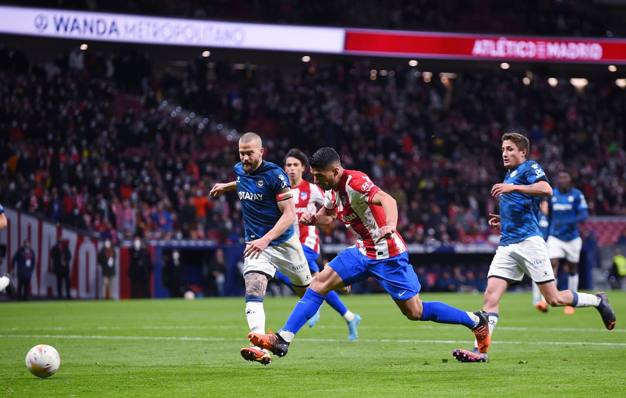 El Atlético de Madrid goleó al Alavés con sendos dobletes de Joao Félix y Luis Suárez.