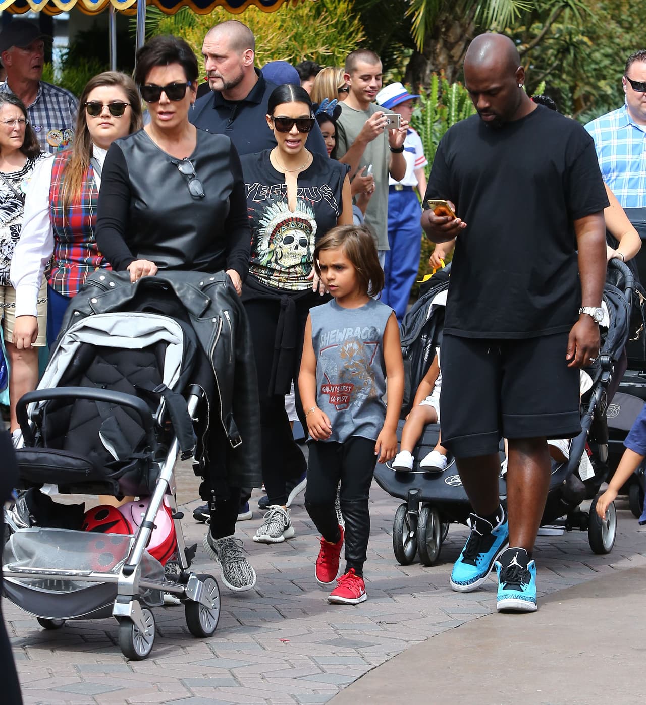 La abuelita Kris también acudió al festejo. Aquí vemos a Mason.
