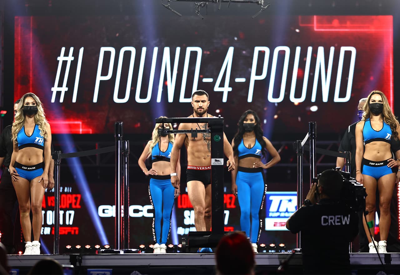 El MGM de Las Vegas enmarcará el combate por la unificación de los títulos CMB, AMB, OMB y FIB; ambos peleadores registraron 135 libras en la báscula.