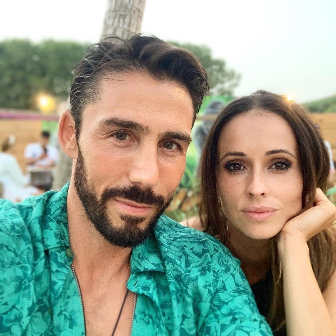 Sanz se ha dicho, en más de una ocasión, enamorado de la periodista 
<b>Cris Vivó</b>, con quien se convirtió en el papá del pequeño Leo.