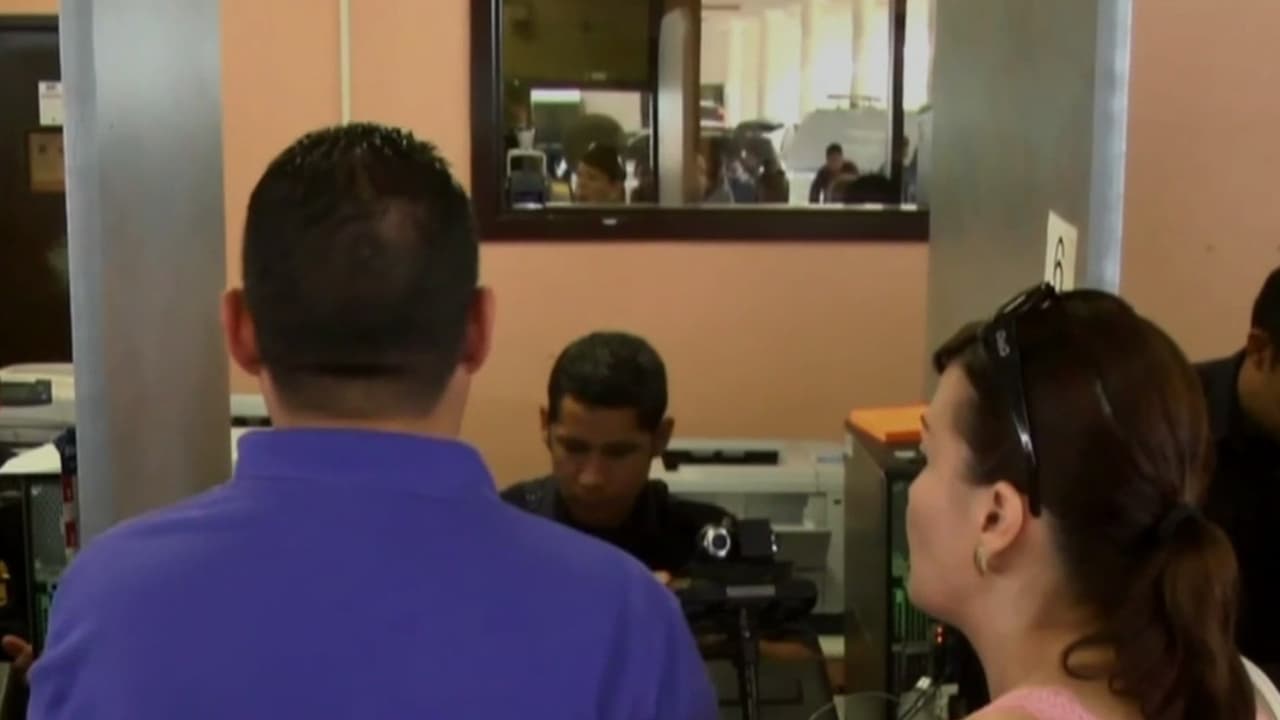 ¿Tienes un caso de asilo pendiente? Te explicamos si eso es impedimento para que ICE te arreste
