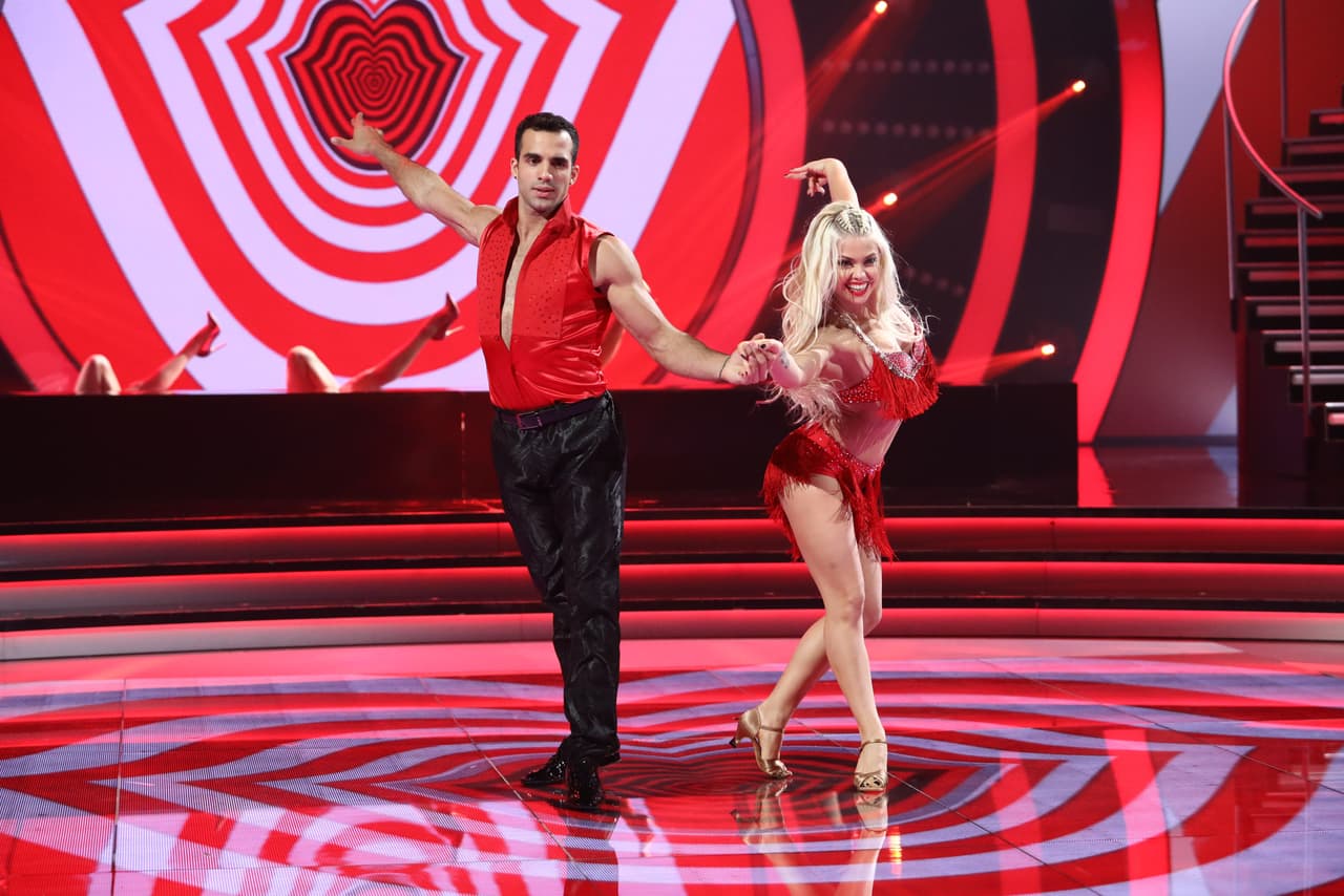 Luego tocó el turno a Danell Leyva de darlo todo en la pista de Mira Quién Baila.