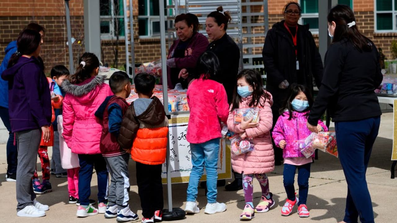 Ventilador portátil y vacunas: herramientas para combatir el covid-19 esta temporada de fiestas, según expertos