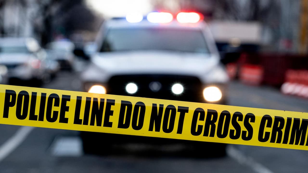 Dueño de bar en Raleigh pide leyes más estrictas contra armas de fuego, luego de tiroteo en Colorado