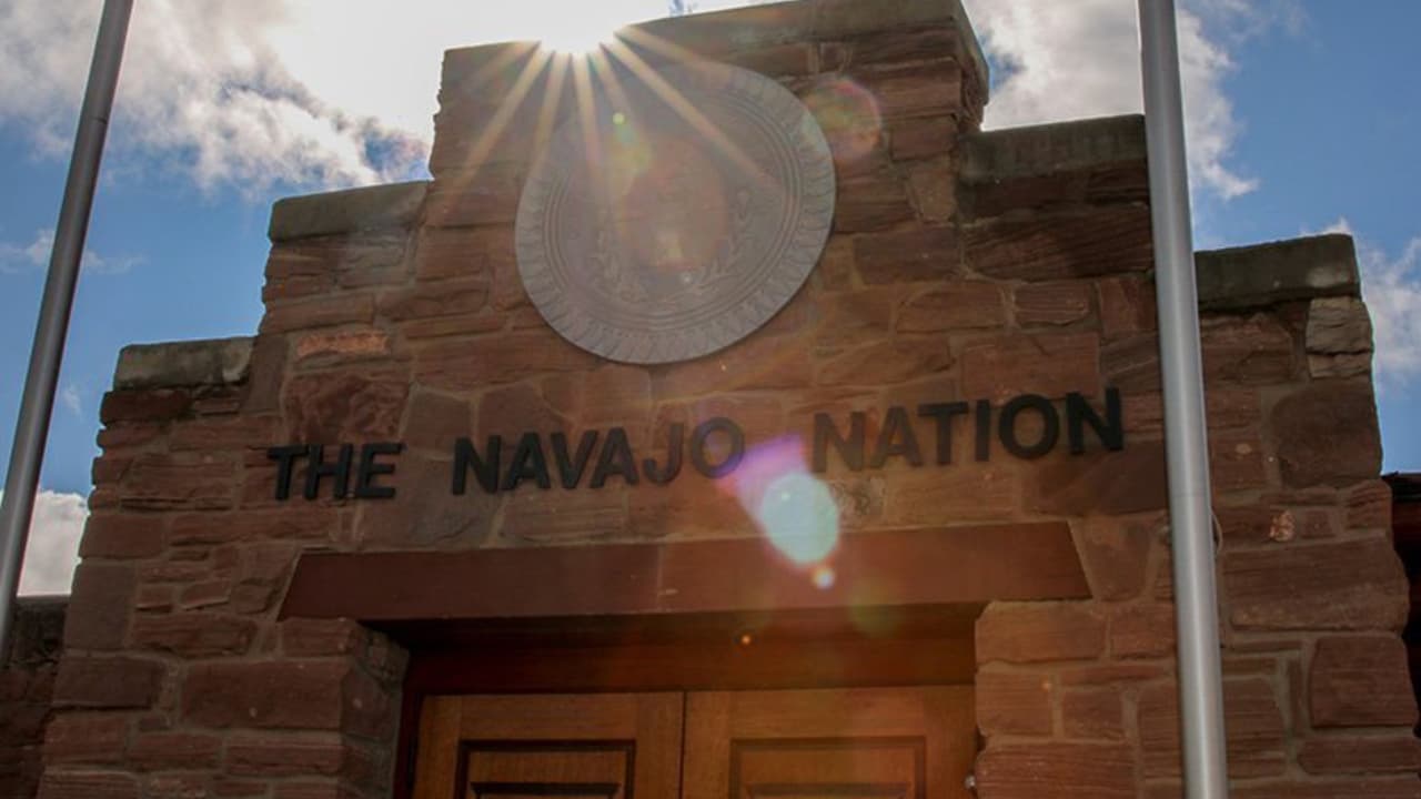 Votantes de la Nación Navajo demandan para obligar a Arizona a contar las boletas por correo después del día de las elecciones