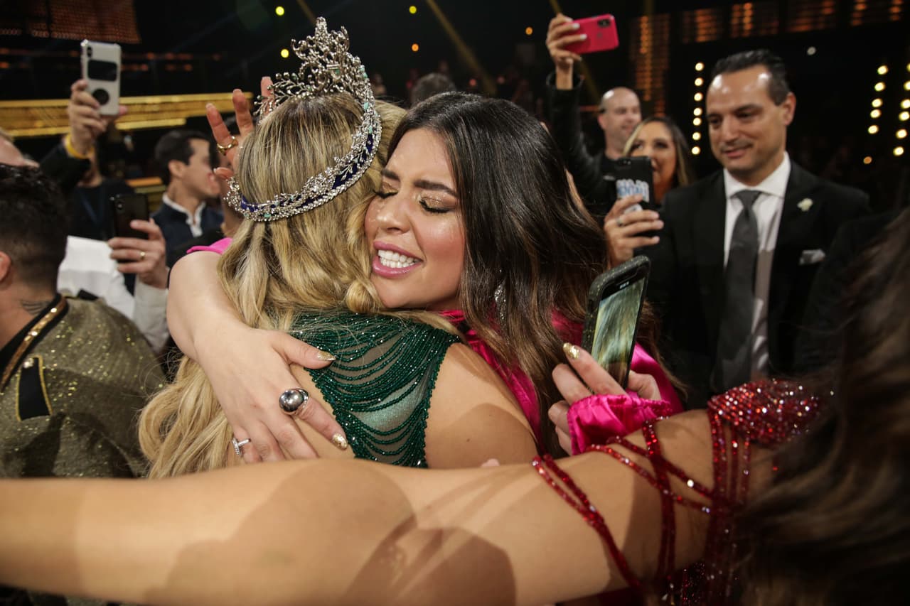 Aquí con Denise Bidot, quien siempre la motivó y reconoció su fuerza. ¡Felicidades, Migbelis!