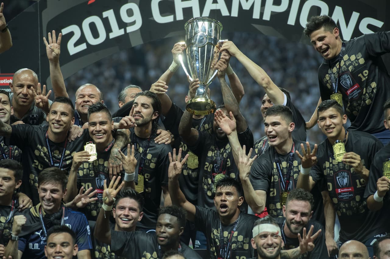 Así se vivieron los festejos de los Rayados del Monterrey tras imponerse en la Final de la Liga Campeones a los Tigres de la UANL en el Estadio BBVA.