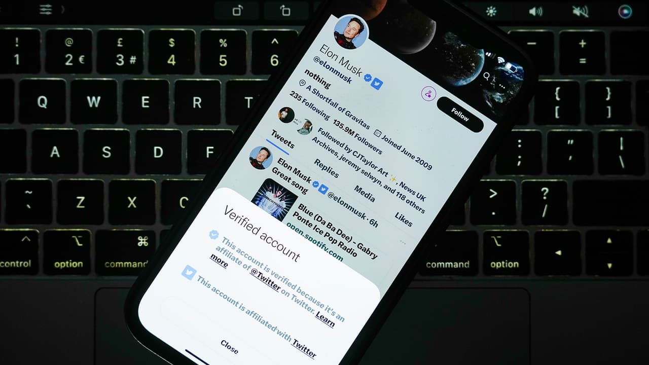 Surgen cuentas falsas en Chicago tras eliminación de verificación en Twitter
