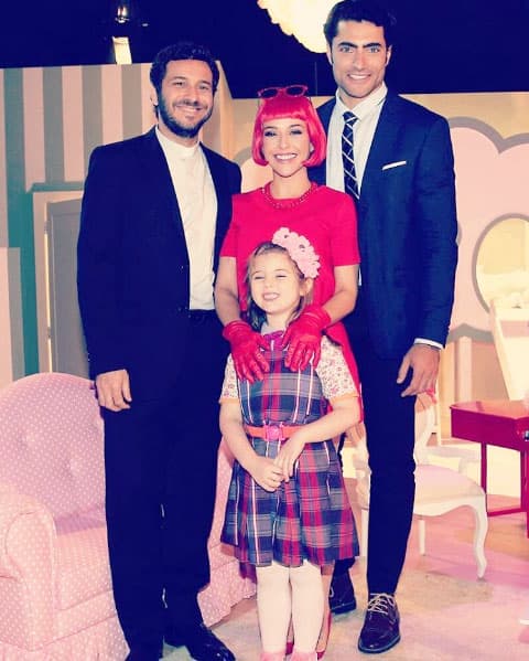 Y ahora 
<b><i>Carinha de Anjo</i></b> está causando gran revuelo en Brasil, y seguramente en los países en los que se transmita.