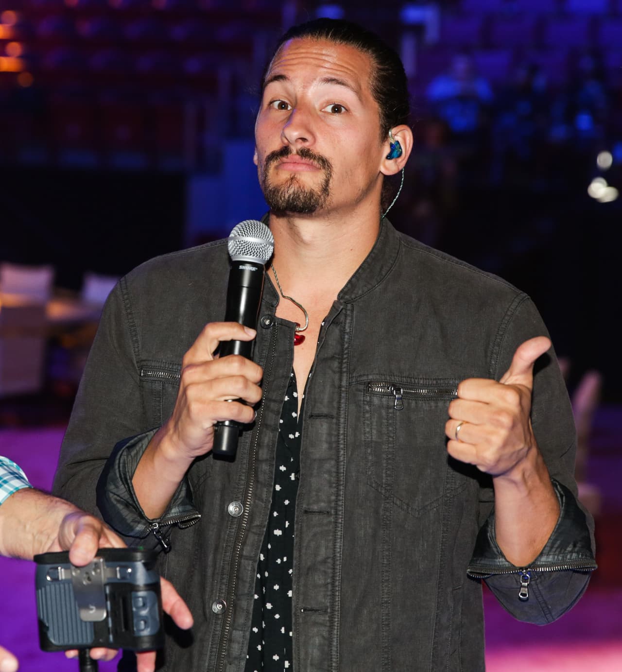 Por cierto, a principios de febrero de 2018, Mau se casó con Sara Escobar.