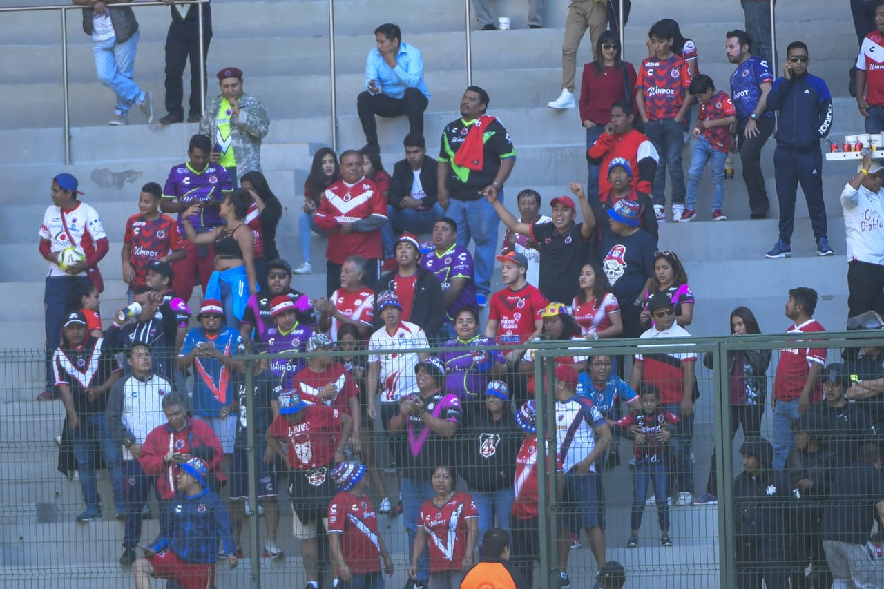 La afición veracruzana acudió en buen número al encuentro de la Jornada 9 del
<a href="https://www.univision.com/deportes/futbol/liga-mx/*">Clausura 2019</a>.