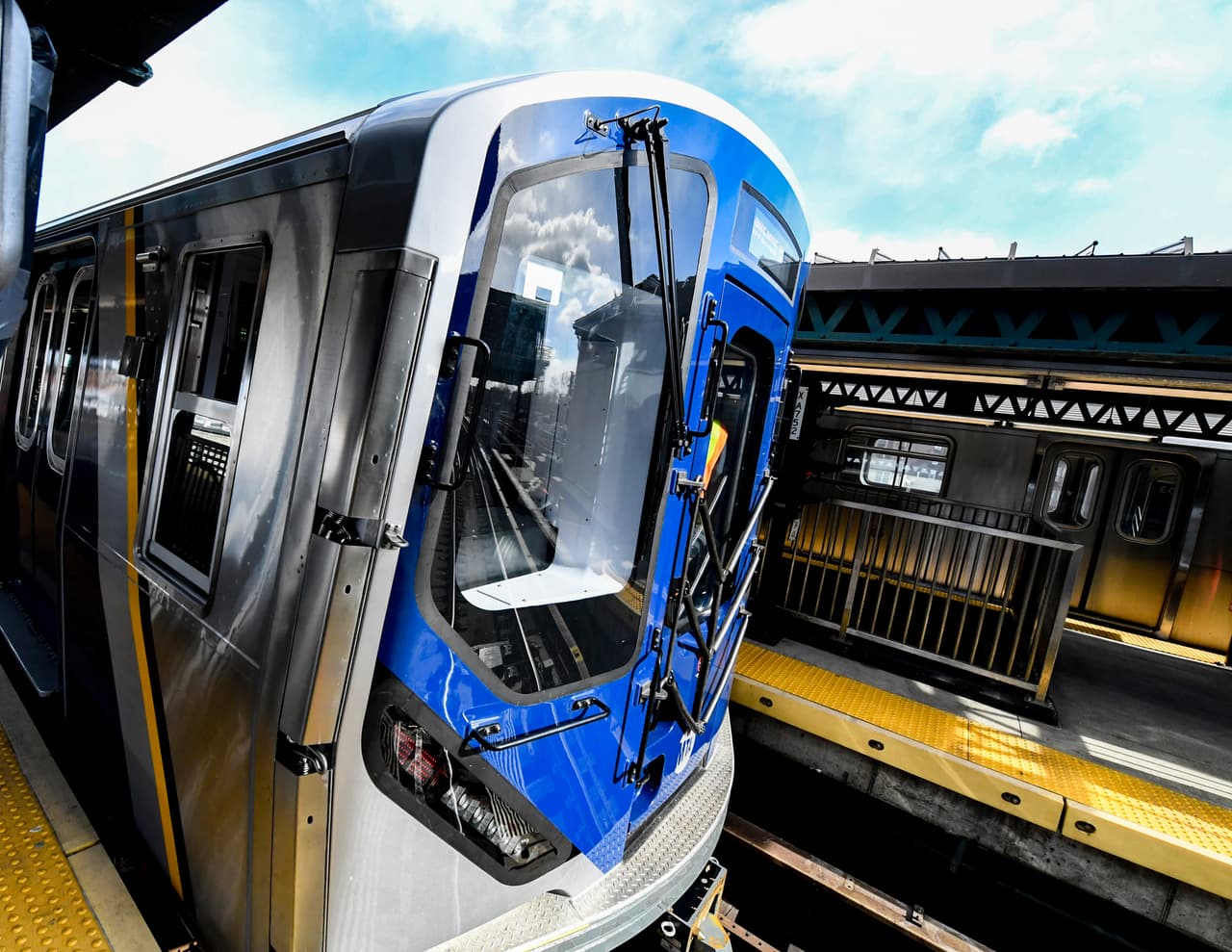 La Autoridad del Transporte Metropolitano (MTA, por sus siglas en inglés) dio a conocer esta semana los nuevos vagones R211, de los cuales ya había revelado las 
<a href="https://www.univision.com/local/nueva-york-wxtv/mta-subway-compra-vagones-nuevos-trenes-nueva-york-fotos" target="_blank">primeras fotos en el otoño del 2022. </a>
<br>