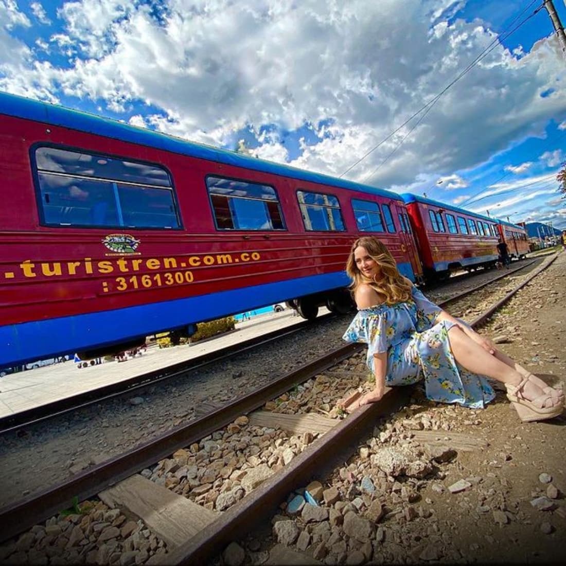 Por otra parte, Legarreta visitó Colombia en febrero del 2020, donde se tomó una fotografía frente al Turistren, un transporte que lleva a los turistas a los puntos más interesantes de Bogotá, la capital del país sudamericano.