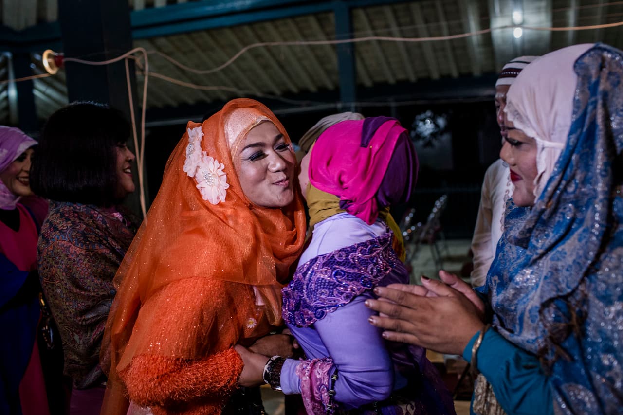 ¡Nunca escatimes un abrazo! Lamentablemente hay culturas en las que el contacto físico, ya bien sea por tradición o por tabúes religiosos o sociales está muy restringido.
