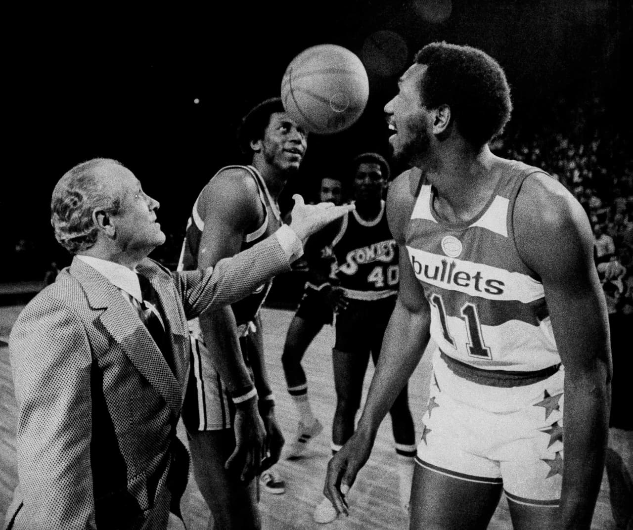 Décimo lugar, Elvin Hayes con 27,313 puntos.