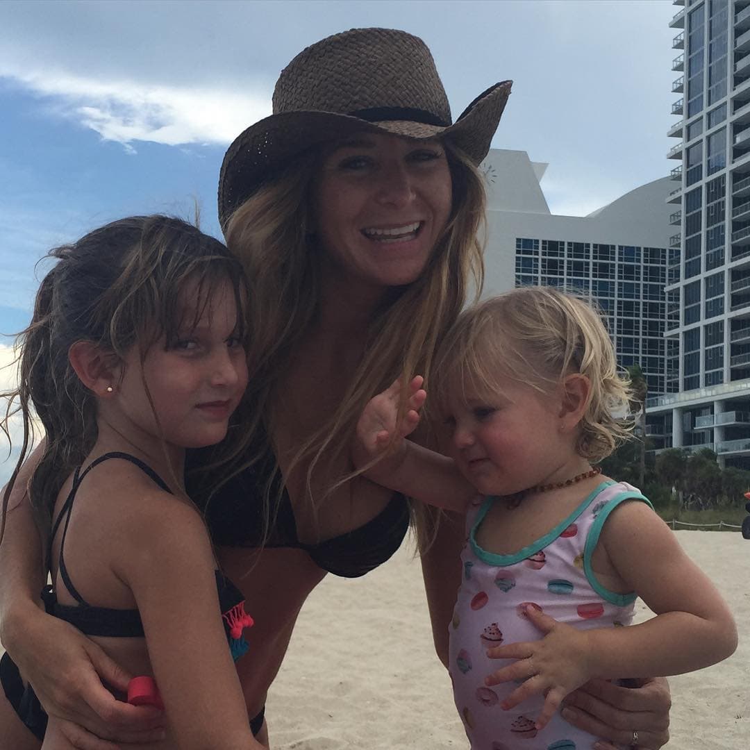 El actor confesó que su relación con Geraldine apenas comienza y se lo están tomando con calma, pues entiende que es madre y quiere hacer las cosas bien. "Geraldine es una gran mujer, es madre de dos niñas, tenemos un cuidado especial sobre el tema. Yo siempre digo, hay que tener un buen cimiento para poder construir”.