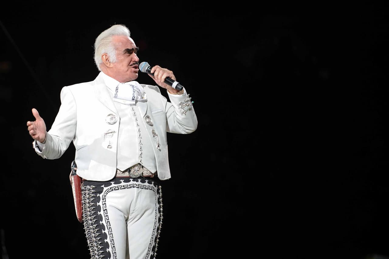 "No tengo con qué pagarles tanto, porque yo
<b>soy una gente que nací en un rancho</b> y lo que he aprendido es porque ustedes me lo han dado.
<b>Lo que tengo, lo que soy, se los debo a todos ustedes</b>", dijo al pueblo en aquel encuentro.