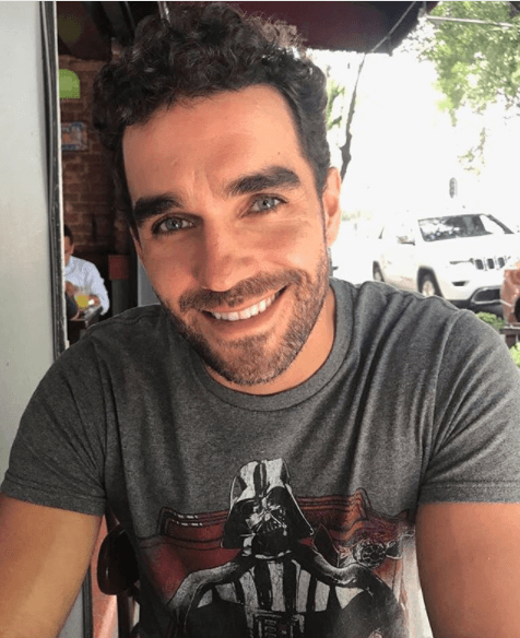 "'Si nos dejan' cuenta la historia de una mujer que después de toda una vida casada con quien pensaba era el amor de su vida, y creyendo que tenía el matrimonio y la familia perfecta, descubre que su marido le ha sido infiel por años. Alicia, víctima de los engaños y decepciones de Sergio, toma la difícil decisión de separarse, reconstruir su vida y darle una nueva oportunidad al amor", se explica en el boletín.
<br>