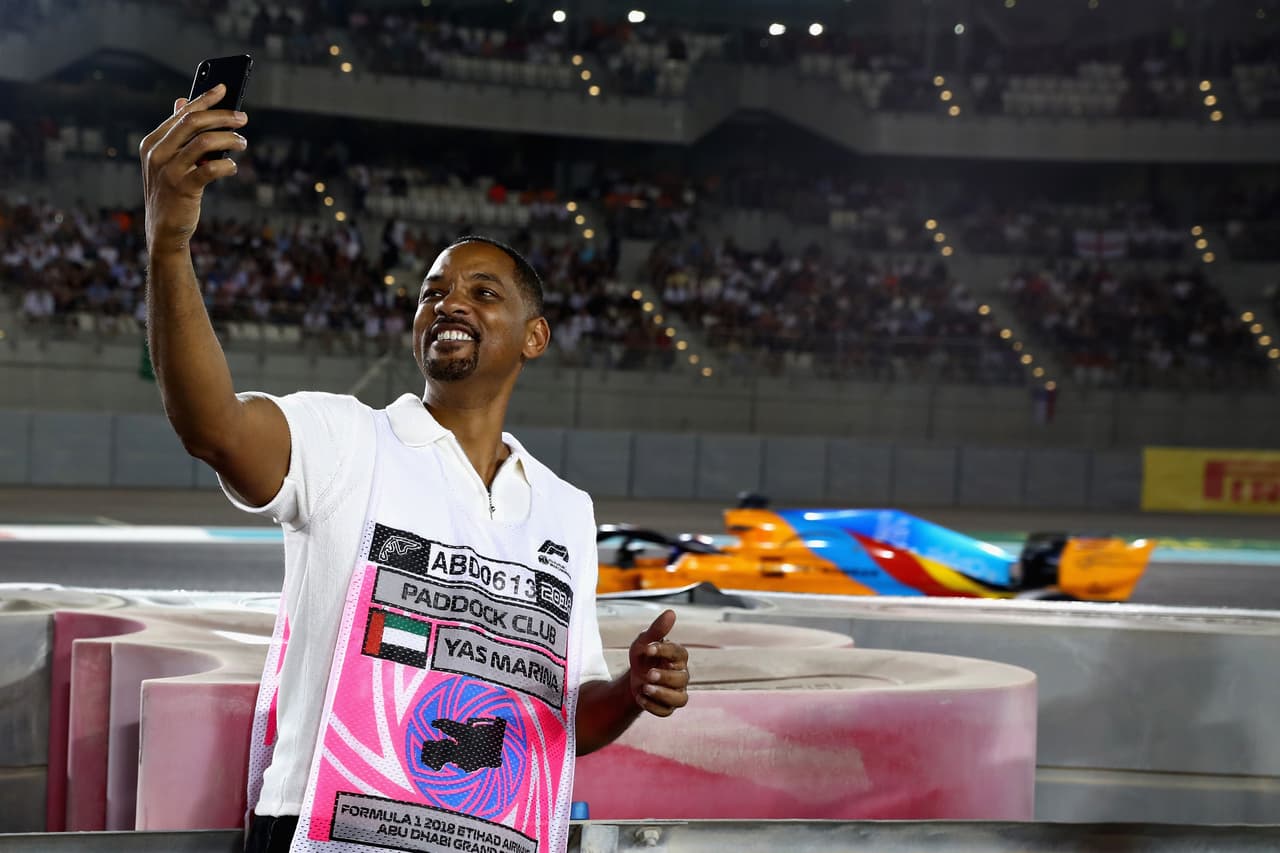Y es que hasta de esa despedida de Alonso se gozó Will Smith en la carrera de Abu Dhabi.