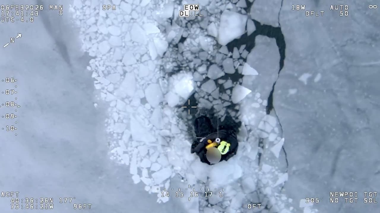 Una a una las víctimas lograron ser rescatadas con ayuda de un helicóptero.