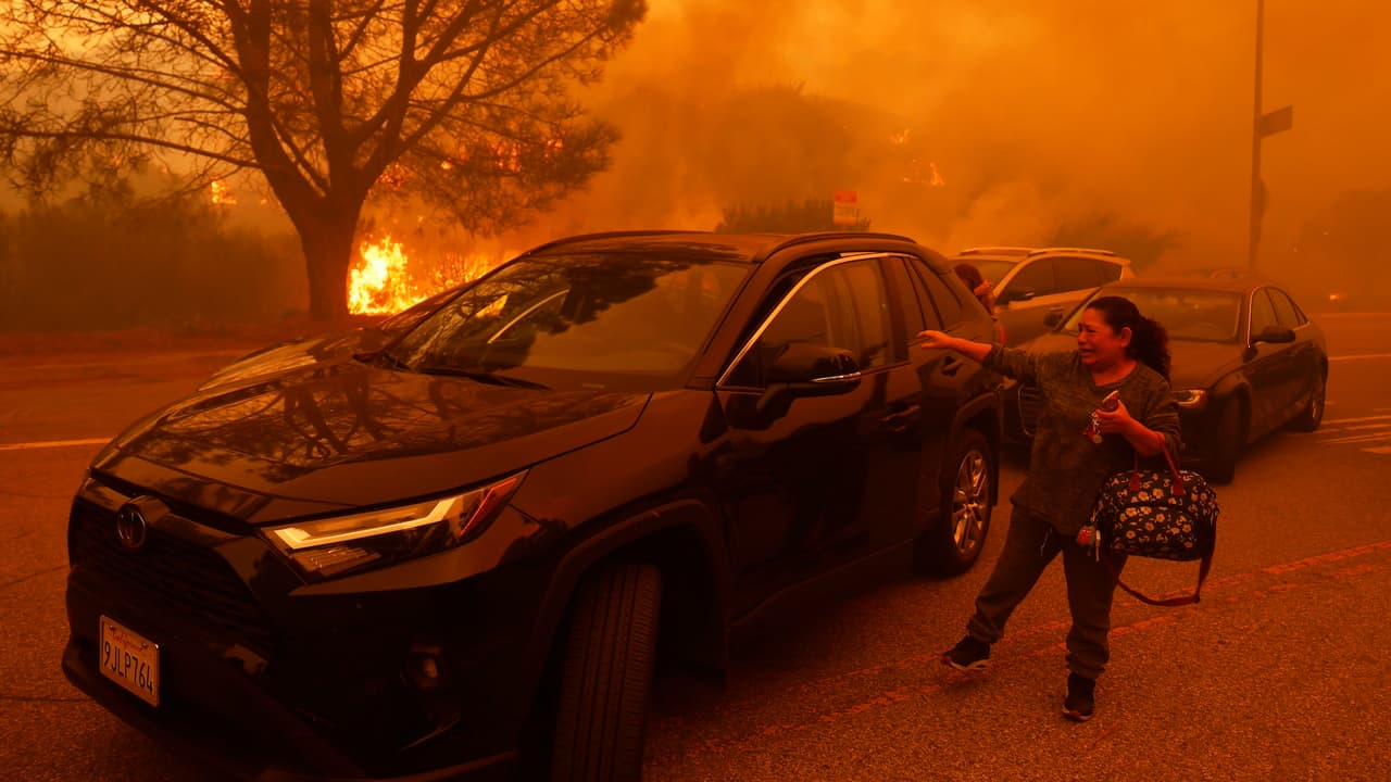 Incendio arrasa 200 acres en pocas horas en Pacific Palisades y provoca evacuaciones masivas