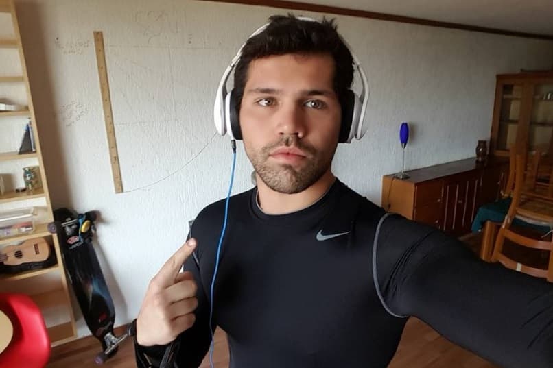 Alan Kaleb Pardo fue detenido el 13 de septiembre de 2019 por intentar transportar casi 4 libras de droga en el estómago. 
<br>