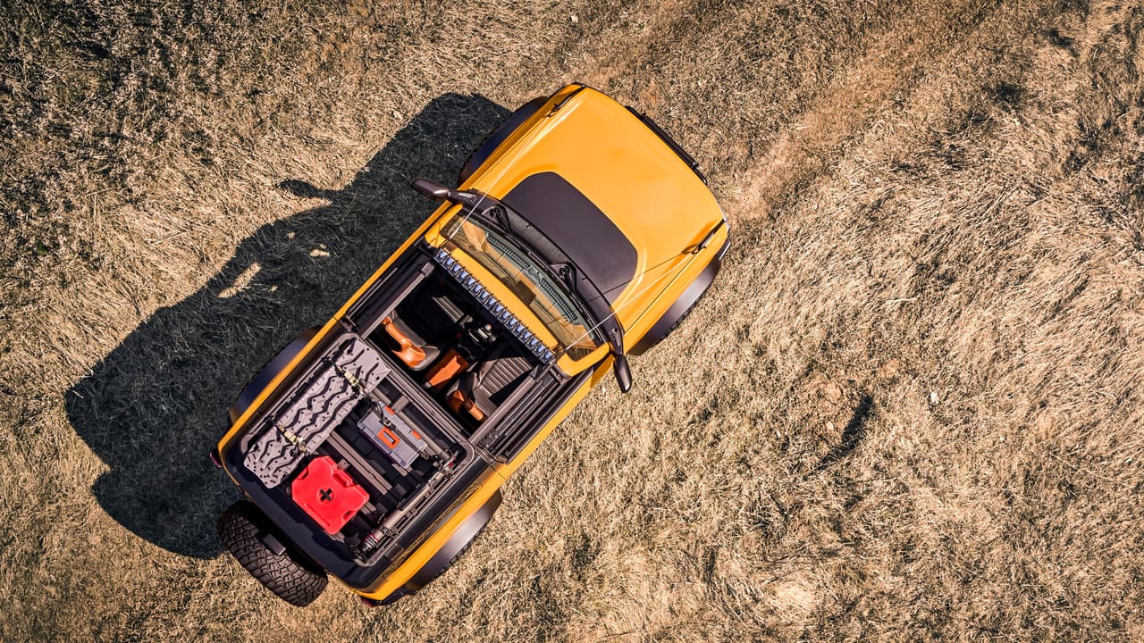 Bronco two-door models come with a standard three-section roof system that is removeable quickly and easily with the first-row panels able to be stowed away on board. Both Bronco two- and four-door models offer the largest overall open-top view in its class to take in the sunshine or to gaze at the stars at night. (Prototype not representative of production vehicle.)