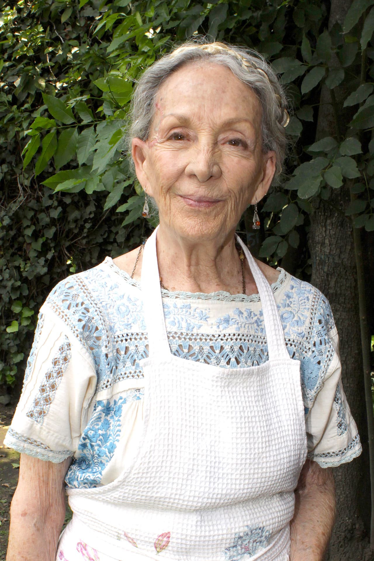 <b><a href="http://www.univision.com/temas/isela-vega">Isela</a></b> continúa trabajando en cine y televisión, su más reciente trabajo en televisión fue en '
<b><a href="http://www.univision.com/series/hoy-voy-a-cambiar">Hoy voy a cambiar</a></b>', así que si tú la quieres ver, no puedes perderte esta bioserie de lunes a viernes en punto de las 10pm/9c por Univision.